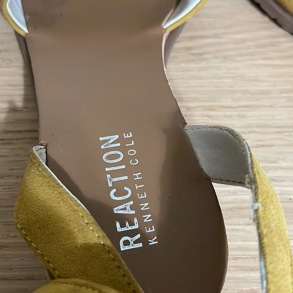 Kenneth Cole Reaction Jolly Low Wedge Golden Yellow Sandal size 6.5 - Picture 15 of 16
